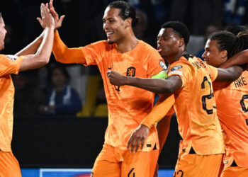 Netherlands’ defender #04 Virgil van Dijk celebrates with Netherlands’ team after winning the Euro 2024 qualifying group B football match between Greece and Netherlands at OPAP Arena in Athens, on October 16, 2023. (Photo by Angelos TZORTZINIS / AFP)