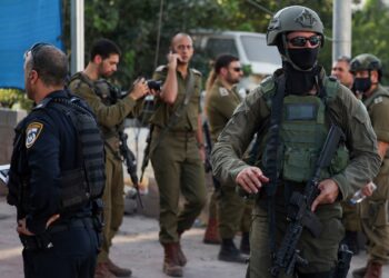 Israeli security forces (Photo by AHMAD GHARABLI / AFP)