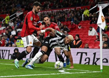 Newcastle United’s Brazilian striker #07 Joelinton (C) fights for the ball with Manchester United’s Portuguese midfielder #08 Bruno Fernandes (L) and Manchester United’s Brazilian midfielder #21 Antony during the English League Cup fourth round football match between Manchester United and Newcastle United at Old Trafford, in Manchester, north west England, on November 1, 2023. (Photo by Paul ELLIS / AFP)