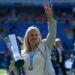 (FILES) Chelsea’s English manager Emma Hayes celebrates with the trophy as Chelsea’s players celebrate winning the title after the English Women’s Super League football match between Reading and Chelsea at the Select Car Leasing Stadium in Reading, west of London on May 27, 2023. – Chelsea manager Emma Hayes has been appointed as the new head coach of the United States in a record deal that will make her the world’s highest paid women’s football coach, the United States Soccer Federation said on November 14, 2023. (Photo by JUSTIN TALLIS / AFP)