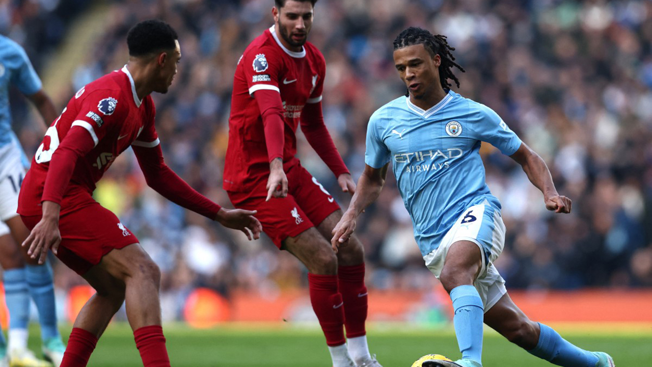 Liverpool hit back to hold Man City, end Etihad winning streak