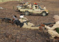 Tuaregs fighters of the Coordination of Movements of the Azawad (CMA) stand with weapon near pick up trucks with machine gun near Kidal, northern Mali on September 28, 2016, where rival groups have clashed in recent weeks over the country’s shaky peace deal.The most recent fighting — between pro-government group GATIA and ex-rebels from the Coordination of Azawad Movements (CMA) — left around a dozen fighters dead on September 16 near the northeastern city. / AFP PHOTO / STRINGER