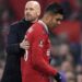 Manchester United’s Dutch manager Erik ten Hag (L) gestures to razilian midfielder Casemiro (R)Photo by Oli SCARFF / AFP)