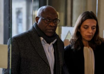 (FILES) Rwandan doctor Sosthene Munyemana (L) arrives with his lawyer Florence Bourg (R) at the Paris courthouse for his trial on charges of genocide and crimes against humanity during the 1994 massacres in Rwanda, on November 14, 2023. – A Rwandan former gynaecologist is on trial in France since on November 14, 2023 on charges of genocide and crimes against humanity during the 1994 massacres in his home country, in an investigation stretching back nearly three decades. It is one of France’s longest-running cases, with Sosthene Munyemana to face justice at a Paris court nearly 30 years after a complaint was filed against him in the southwestern French city of Bordeaux in 1995. (Photo by ALAIN JOCARD / AFP)