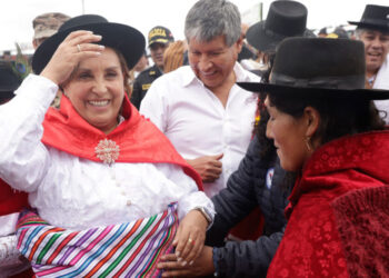 A handout picture released by the Peruvian Presidency shows President Dina Boluarte during the laying of the foundation stone for the asphalting of a road in the Chiara district in the Ayacucho region, some 570 km southeast of Lima, on January 20, 2024. – Peruvian President Dina Boluarte was assaulted and shaken by two women on Saturday during an official event in the Andean city of Ayacucho, where 10 people were killed in protests against her government. (Photo by Luis Iparraguirre / Peruvian Presidency / AFP)