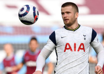 Tottenham Hotspur’s English defender Eric Dier keeps his eyes on the ball during the English Premier League football match between West Ham United and Tottenham Hotspur at The London Stadium, in east London on February 21, 2021. (Photo by NEIL HALL / POOL / AFP) /