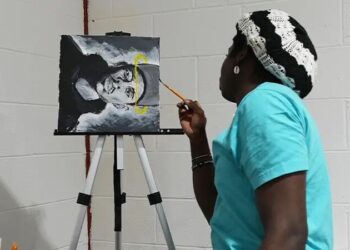 Nigerian art student Chancellor Ahaghotu breaks a decade-old record for the longest painting marathon… PHOTO: guinnessworldrecords.com