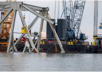 Workers Remove First Chunk Of Destroyed Baltimore Bridge